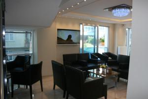 a dining room with black chairs and a table at Bayraktar Hotel in Akçakoca