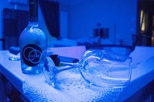 a bottle of wine and glasses on a table at B&B Sulla Rupe in Gravina in Puglia +21 photos