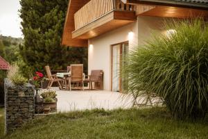 a patio of a house with a table and chairs at Chata U Svahu in Němčičky