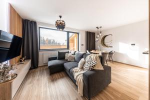 a living room with a couch and a table at Horem Dolem Apartmán in Černý Dŭl