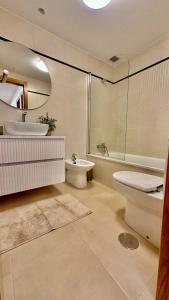 a bathroom with a sink and a toilet and a tub at PISO RECIEN REFORMADO in Cambados
