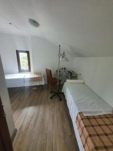 Una cama o camas en una habitación de Hotel Stogu