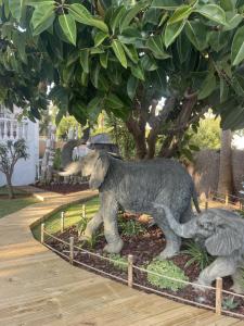 two elephants statues standing next to a tree at Casa Flora - Mijas Costa - Andalusië in Mijas