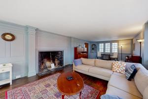 a living room with a couch and a fireplace at The Swallow Hill Manor in Franklin