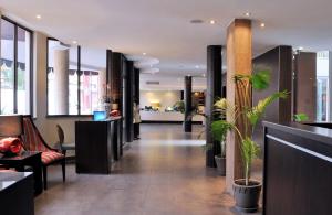 Lobby o reception area sa Hotel Royal Kinshasa
