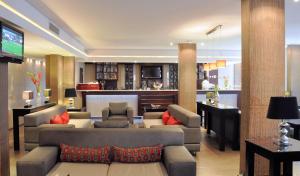 Lounge o bar area sa Hotel Royal Kinshasa