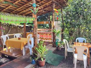 ห้องอาหารหรือที่รับประทานอาหารของ Finca y piscina La Blanquita en Ancuya Nariño Colombia