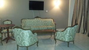 A seating area at Hotel Ermis