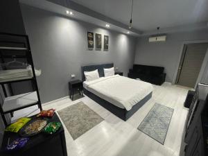 Postel nebo postele na pokoji v ubytování Rove Residence New Cairo