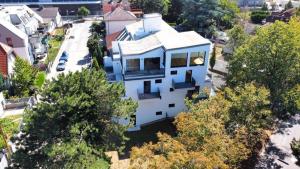 Το κτήριο όπου στεγάζεται  το διαμέρισμα +9 φωτογραφίες