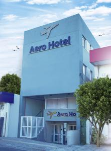 un hotel de ópera con un cartel en la parte delantera en Aero Hotel, en Lauro de Freitas
