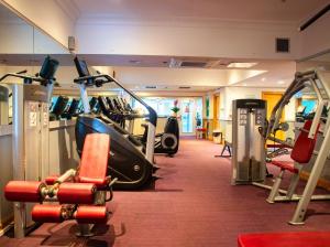 Fitness centrum a/nebo fitness zařízení v ubytování Royal Hotel