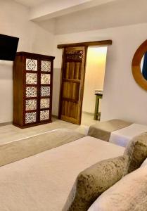 a hotel room with two beds and a window at Camino a Santa Fe in Guaduas