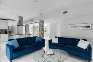 Dapur atau dapur kecil di Prestigious Home with Pool