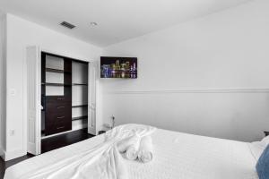 Katil atau katil-katil dalam bilik di Prestigious Home with Pool +14 gambar