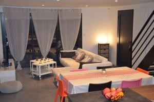Fotografia z galérie ubytovania Villa en bois VUE MER avec jardin clos, WIFI, à 500m plage à l'Ile Grande en PLEUMEUR-BODOU REF-269 v destinácii Pleumeur-Bodou