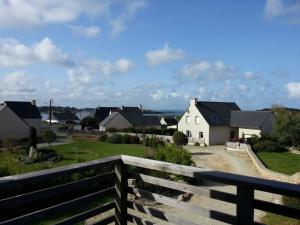 Fotografia z galérie ubytovania Villa en bois VUE MER avec jardin clos, WIFI, à 500m plage à l'Ile Grande en PLEUMEUR-BODOU REF-269 v destinácii Pleumeur-Bodou