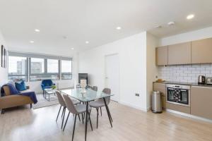 a kitchen and living room with a table and chairs at Central 2BR Urban Haven Rooftop Terrace in Bracknell