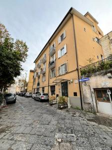 an empty street in front of a building at Amalfi e Positano Home in Salerno
