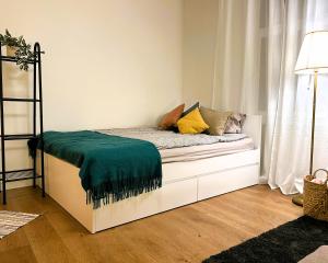 Voodi või voodid majutusasutuse Cozy 1-bedroom apartment in the city centre toas