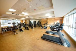 Marina One Bedroom - KV Hotels tesisinde fitness merkezi ve/veya fitness olanakları