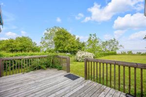 Κήπος έξω από το Lakeside Bliss Breathtaking View