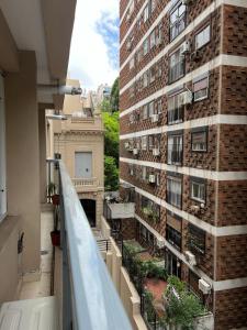 desde el balcón de un edificio en DEPARTAMENTO ENTERO CON SERVICIOS excelente en Buenos Aires