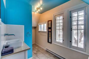 ケベック・シティーにあるLa Maison bleue des Artistesのギャラリーの写真