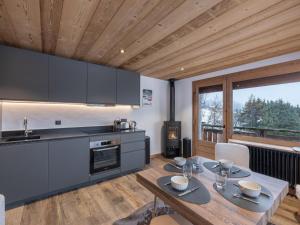 Kuchyň nebo kuchyňský kout v ubytování CHALET " JEANE " proche centre