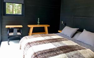 Postel nebo postele na pokoji v ubytování Calma Cabins
