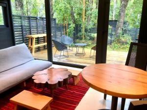 Posezení v ubytování Calma Cabins
