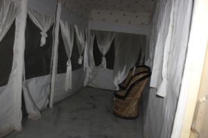 Desert island Camp & Resort Jaisalmer的电视和/或娱乐中心