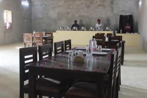 Desert island Camp & Resort Jaisalmer餐厅或其他用餐的地方