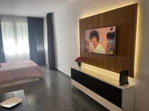 Telewizja i/lub zestaw kina domowego w obiekcie Estudio junto La Nogalera 1