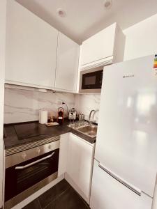 Kuchnia lub aneks kuchenny w obiekcie Estudio junto La Nogalera 1