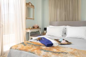 เตียงในห้องที่ Lampetos Houses Molyvos