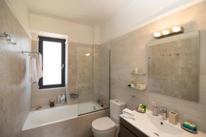 ห้องน้ำของ Lampetos Houses Molyvos