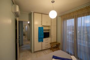 เตียงในห้องที่ Lampetos Houses Molyvos