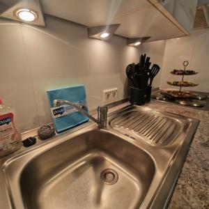 a kitchen sink with a faucet on top of it at Ferienwohnung mit Meerblick in Bad Zwischenahn in Bad Zwischenahn