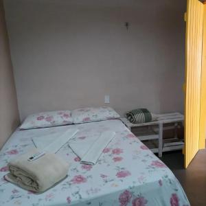 Katil atau katil-katil dalam bilik di pôr do sol - chalés
