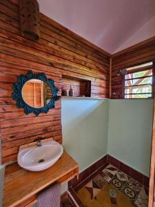 The Lighthouse Retreat, Little Corn island, Nicaragua的一间浴室