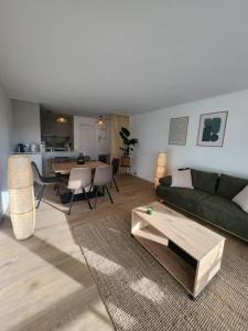 A seating area at Bel Appartement en bord de mer Még 23 kép