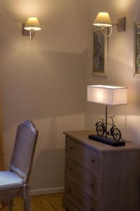 a lamp on a dresser with a bike on it at Apartment Remise in Langenburg