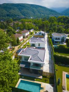 an overhead view of a building with solar panels on its roofs at New Balturk Villas Sapanca in Sapanca