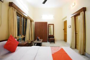 Un pat sau paturi într-o cameră la OYO Retro Residency