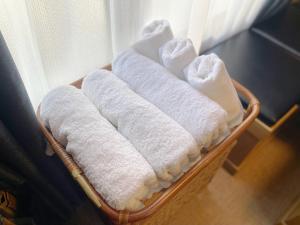 a bunch of towels in a basket next to a window at THE CABIN KAMAKURA - Vacation STAY 20235v in Kamakura
