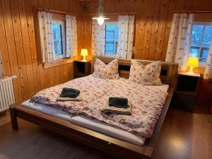 Postel nebo postele na pokoji v ubytování Ferienwohnung Bauernhaus Untermoas