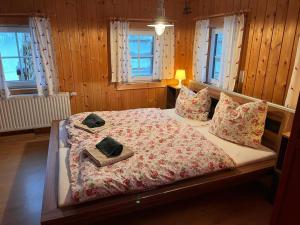 Postel nebo postele na pokoji v ubytování Ferienwohnung Bauernhaus Untermoas