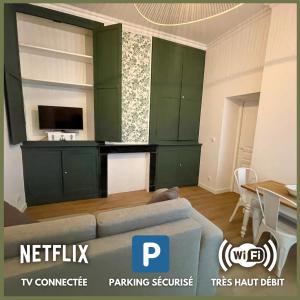 TV a/nebo společenská místnost v ubytování ღ Lys Vert - Situé au cœur de Douai & Parking privé