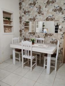 a dining room with a white table and chairs at Apartamento na Praia in Torres